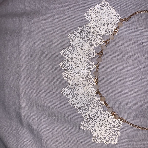 White and Gold Necklace - Picture 3 of 3
